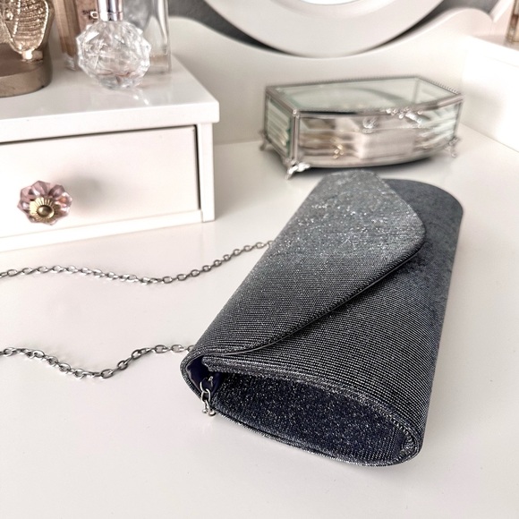 Vintage Chain Glitter Clutch - Picture 2 of 14